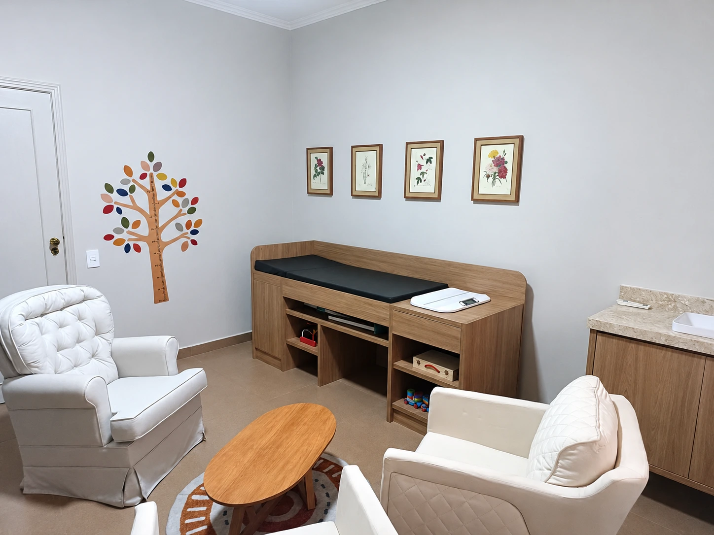 Ambiente acolhedor do Espaço Casulo, com decoração leve e quente